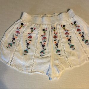 Forever 21 Embroidered white Shorts size XS festival boho
Beachy summer